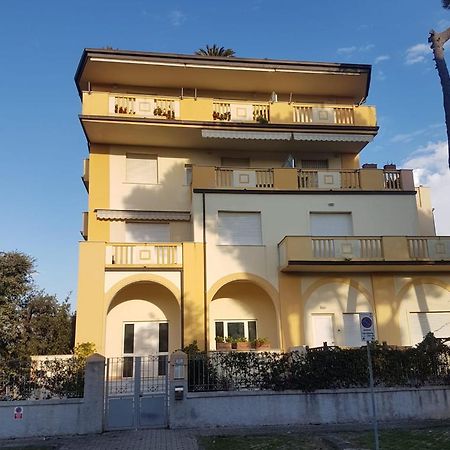 Apartamento Vittoria Marina Di Pietrasanta Exterior foto