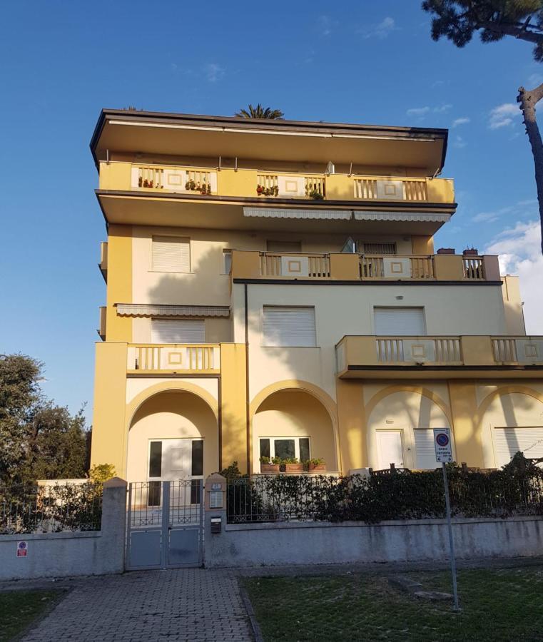 Apartamento Vittoria Marina Di Pietrasanta Exterior foto